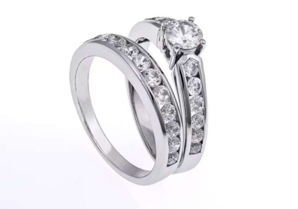 Bague de fiançailles et alliance en une seule bague, bonne idée ?
