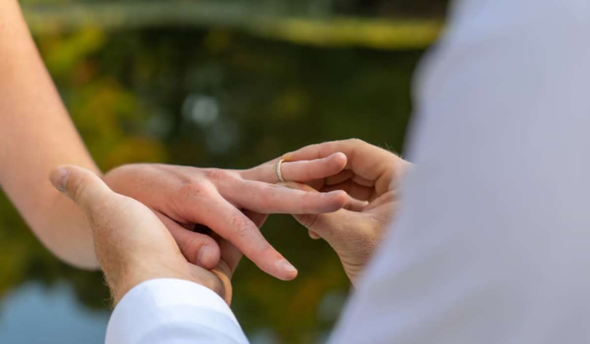 À quel doigt porter sa bague de mariage ?