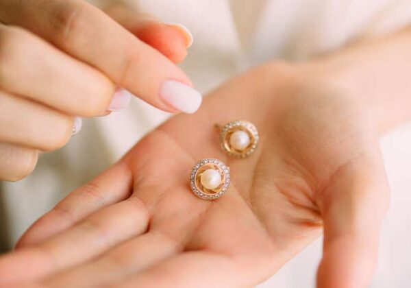 Comment entretenir des bijoux en perles baroques après ton mariage ?