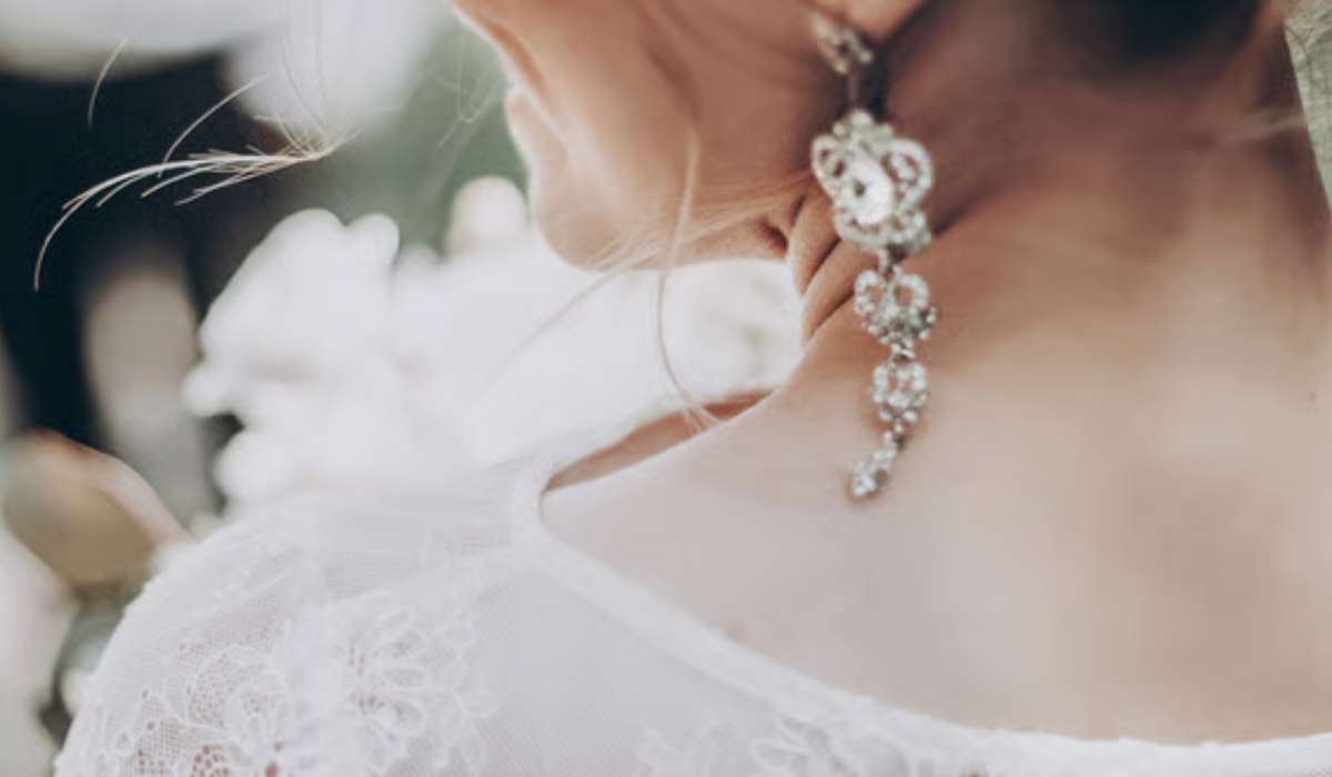 Quelles boucles d&rsquo;oreilles pendantes choisir pour ton mariage ?