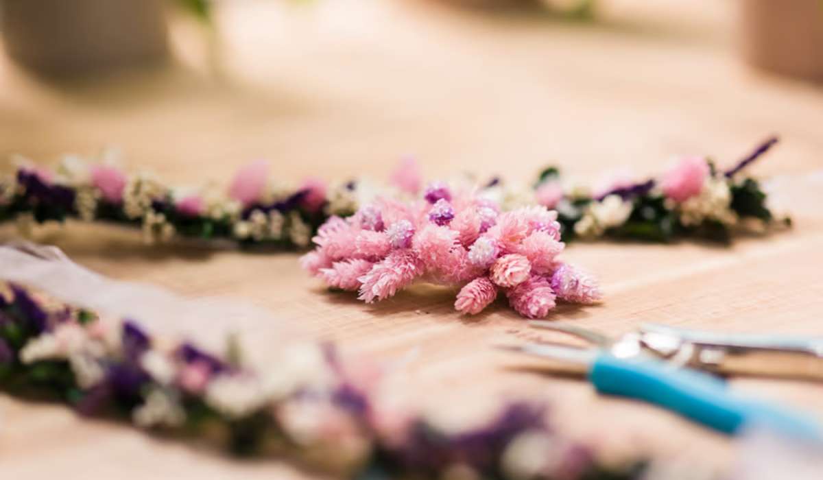 Bracelet de fleurs pour ton mariage : comment le fabriquer toi-même ?